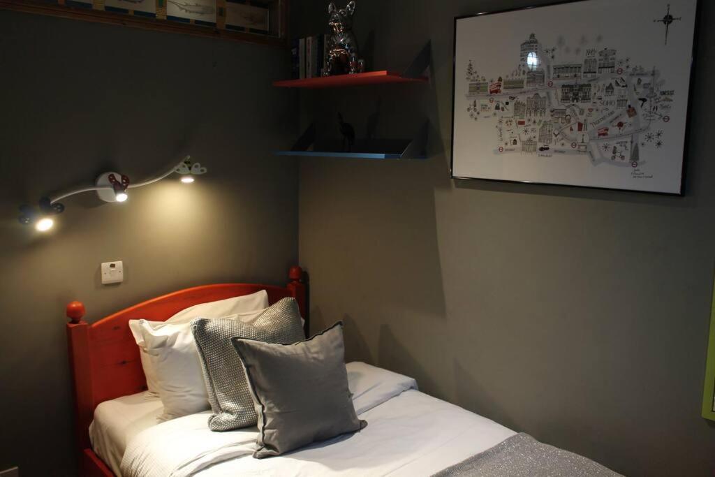 Artistic And Soulful Carnaby Street Movie Pad Appartement Londen Buitenkant foto
